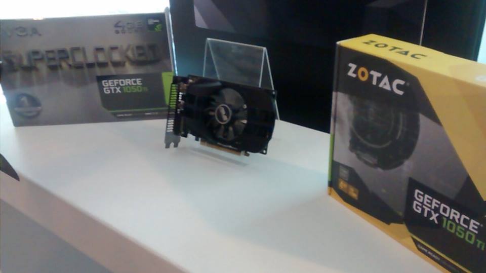 Immagine pubblicata in relazione al seguente contenuto: Foto di una video card GeForce GTX 1050 Ti di ASUS in formato mini | Nome immagine: news25083_ASUS-GeForce-GTX-1050-Ti-Foto_1.jpg