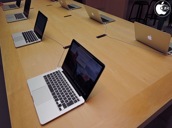 Immagine pubblicata in relazione al seguente contenuto: Apple potrebbe rimuovere il connettore USB standard dai nuovi MacBook Pro | Nome immagine: news25100_Apple-MacBook-Pro_1.jpg