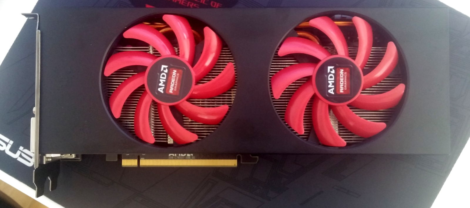 Immagine pubblicata in relazione al seguente contenuto: Foto e specifiche della video card AMD mai commercializzata Radeon R9 285X | Nome immagine: news25223_Radeon-R9-285X_1.jpeg