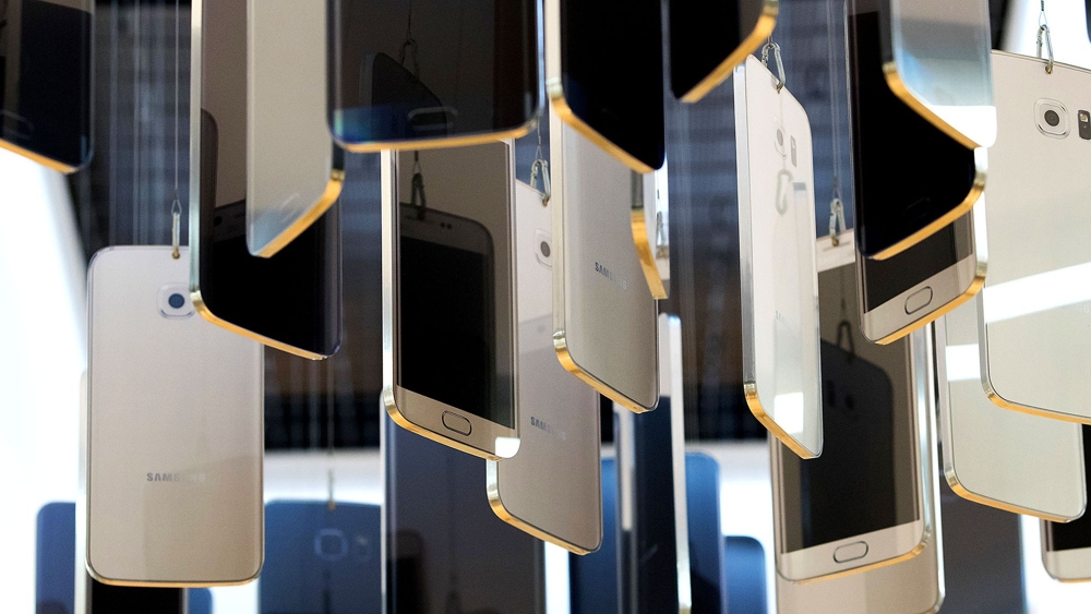 Immagine pubblicata in relazione al seguente contenuto: Il Galaxy S8 di Samsung avr un display curved-edge e un pulsante home digitale | Nome immagine: news25408_Samsung-Galaxy-S8_1.jpg