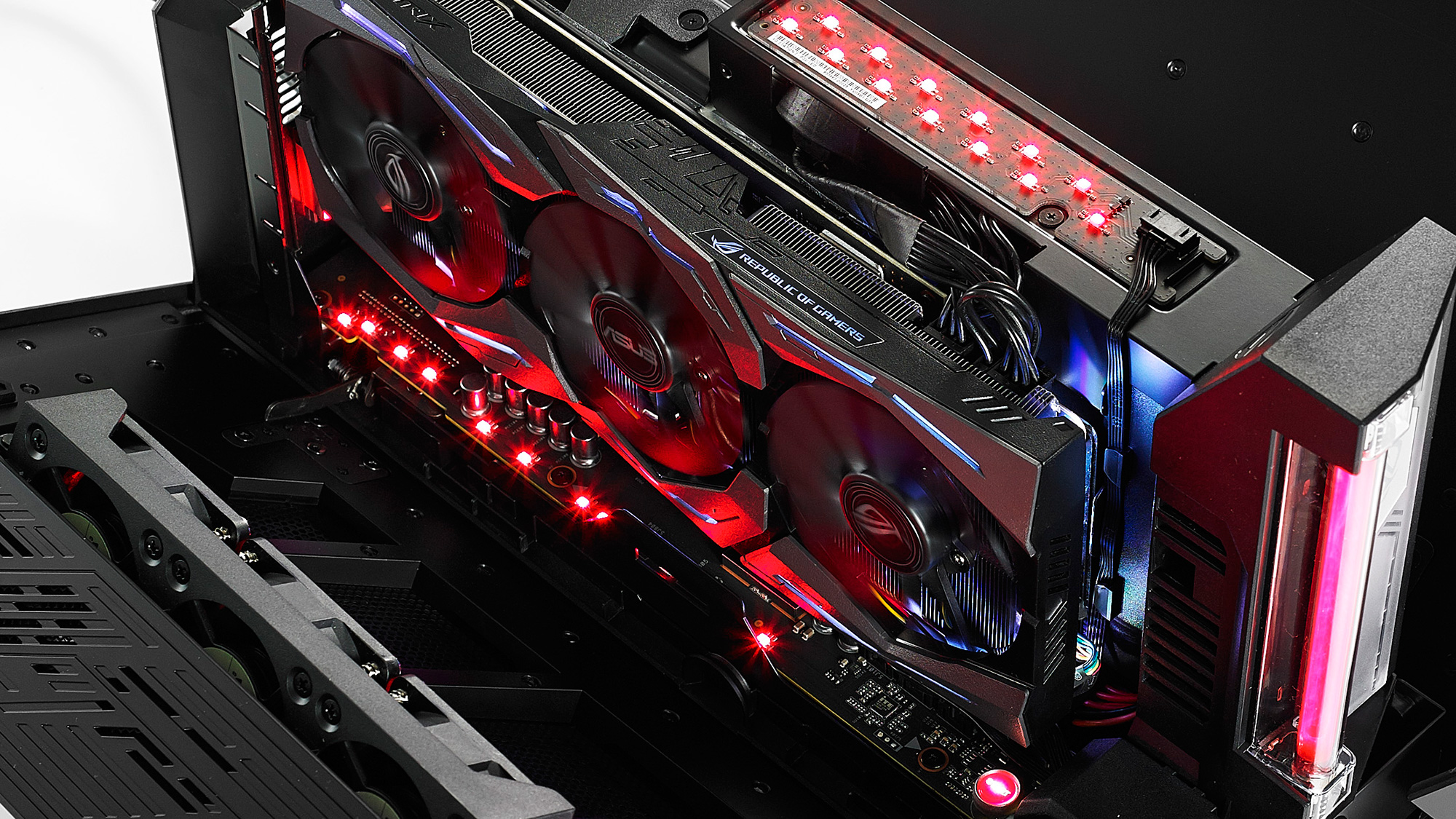 Immagine pubblicata in relazione al seguente contenuto: ASUS annuncia la video card esterna Republic Of Gamers XG Station 2 | Nome immagine: news25452_ASUS-ROG-XG-Station-2_3.jpg