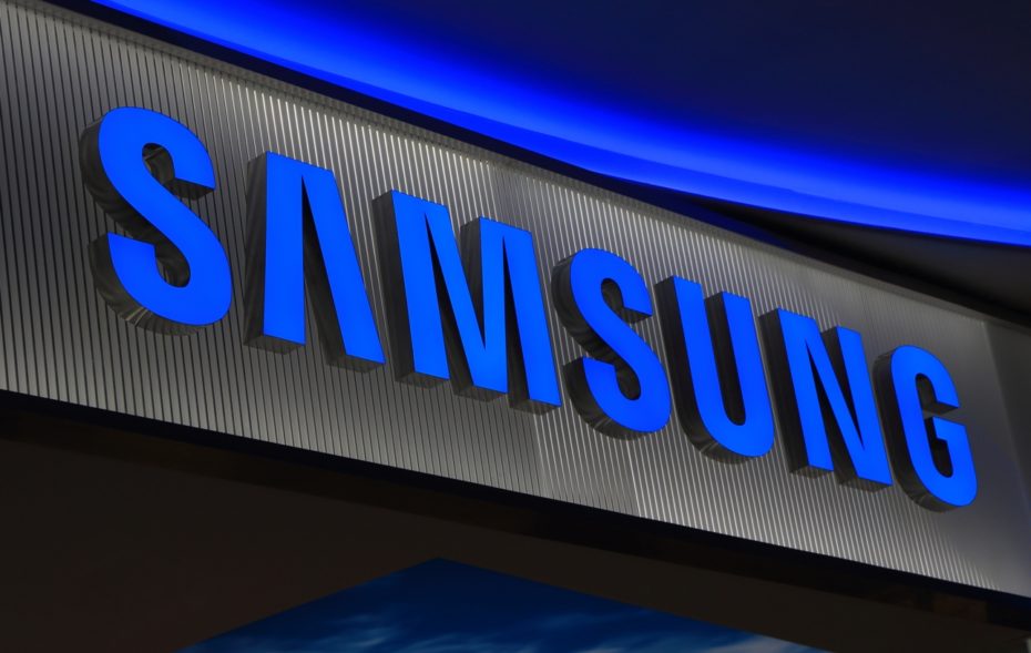 Immagine pubblicata in relazione al seguente contenuto: Lo smartphone Galaxy S8 di Samsung potrebbe essere dotato di 8GB di RAM | Nome immagine: news25523_Samsung_1.jpg