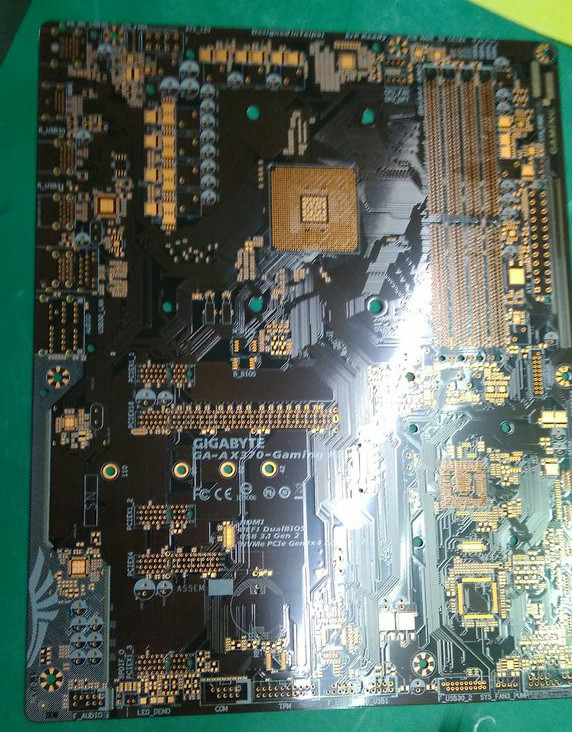 Immagine pubblicata in relazione al seguente contenuto: Foto del PCB della motherboard GIGABYTE AX370-Gaming per CPU AMD | Nome immagine: news25530_GIGABYTE-AX370-Gaming_1.jpg