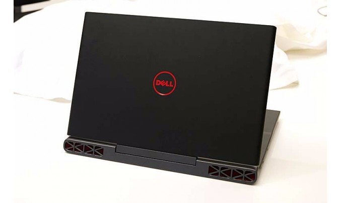 Immagine pubblicata in relazione al seguente contenuto: DELL lancia gaming notebook Inspiron 7000 con GeForce GTX 1050 Ti o GTX 1050 | Nome immagine: news25570_DELL-Inspiron-7000_2.jpg