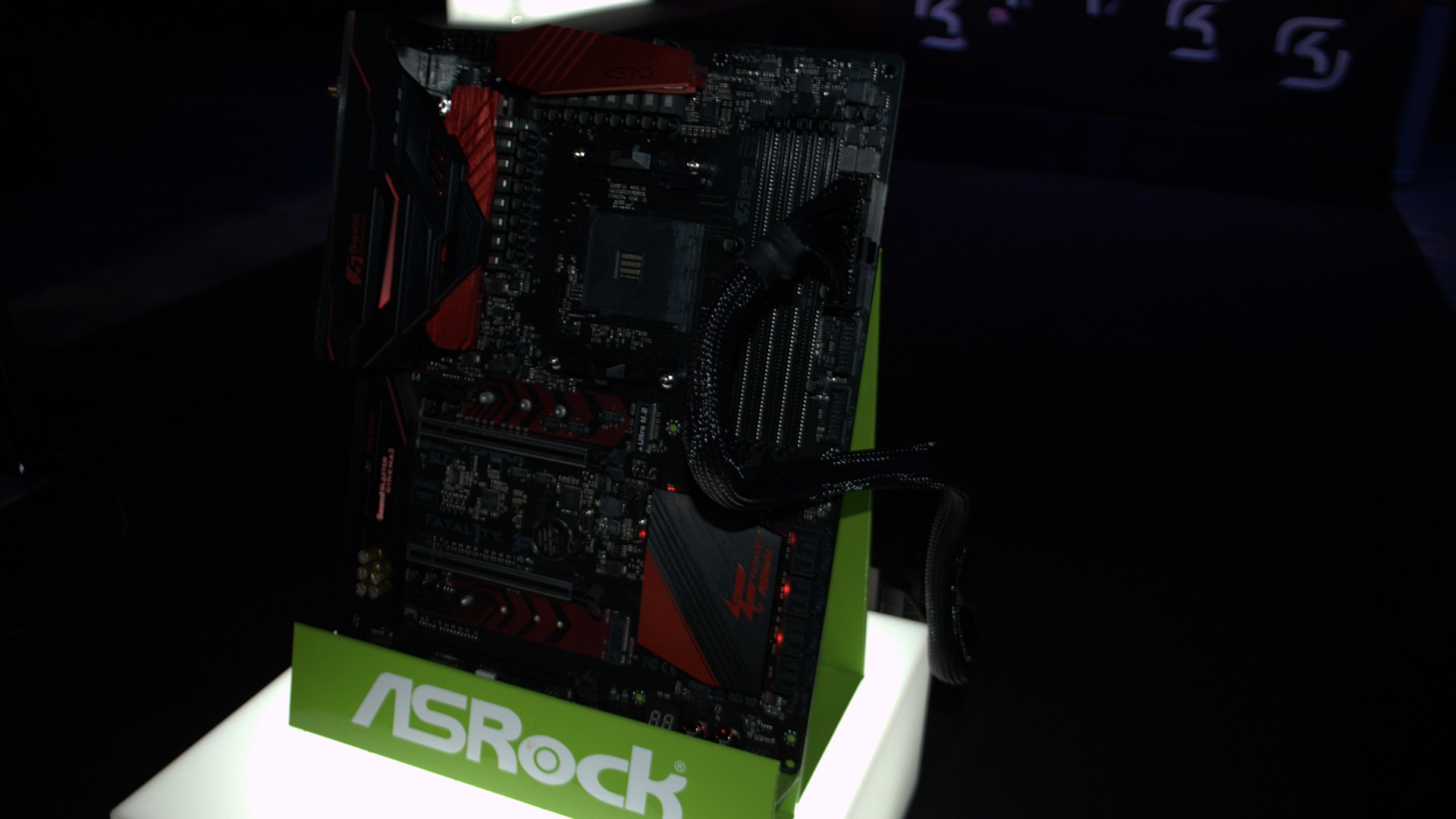 Immagine pubblicata in relazione al seguente contenuto: On line le foto delle gaming motherboard di ASRock per le CPU AMD Ryzen | Nome immagine: news25758_ASRock-AMD-AM4-Ryzen-Motherboard_2.jpg