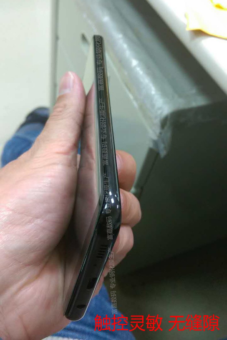 Immagine pubblicata in relazione al seguente contenuto: Nuove foto leaked rivelano i pulsanti di navigazione on-screen del Galaxy S8 | Nome immagine: news25852_Samsung-S8-Leak_4.jpg