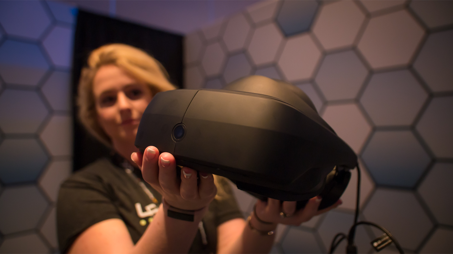 Immagine pubblicata in relazione al seguente contenuto: Virtual Reality: LG e Valve mostrano un prototipo dell'headset SteamVR | Nome immagine: news25910_LG-Valve-Steam-VR_3.jpg