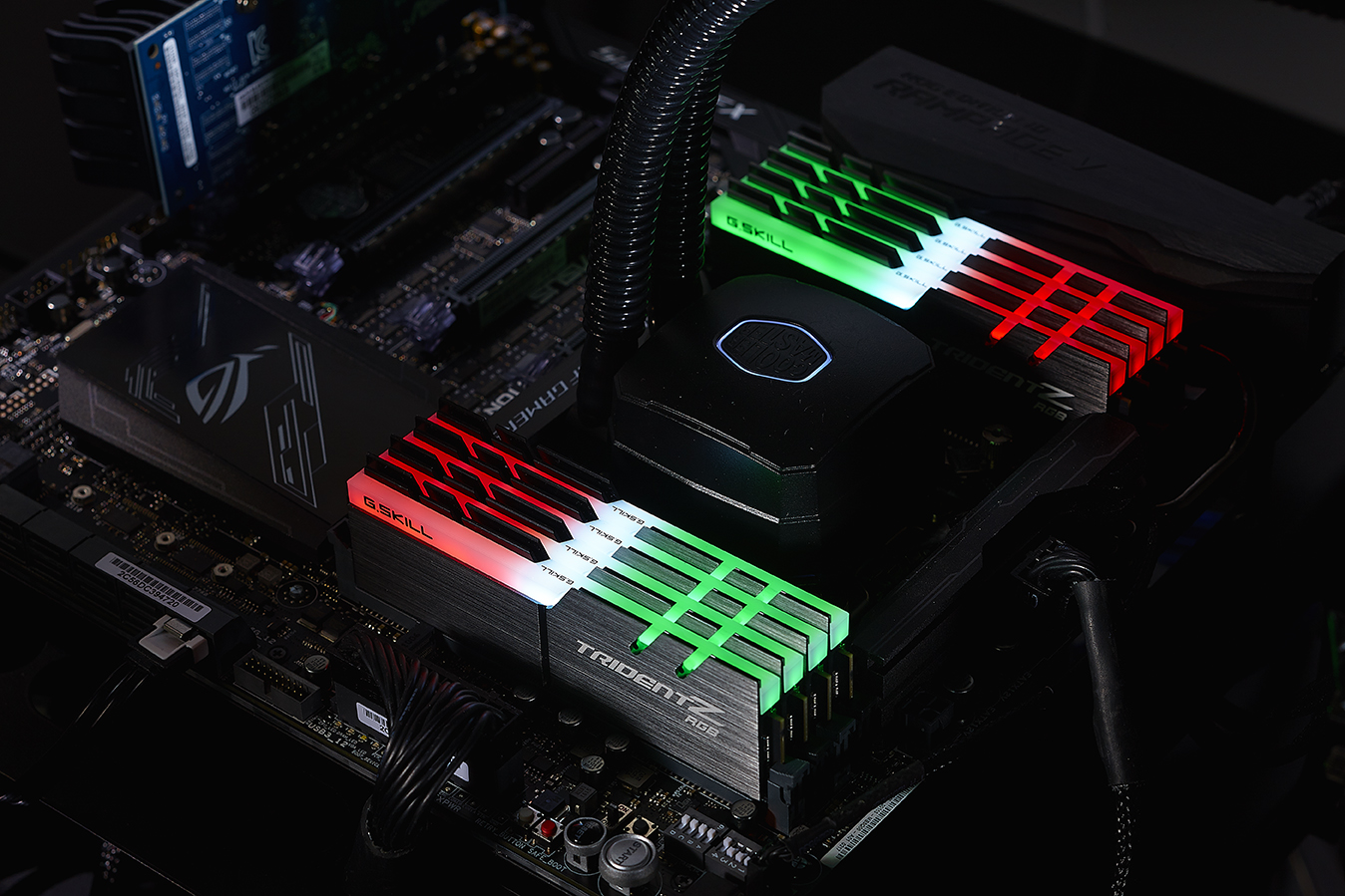 Immagine pubblicata in relazione al seguente contenuto: G.SKILL anuncia nuovi kit di DDR4 Trident Z RGB con capacit fino a 128GB | Nome immagine: news26131_G-SKILL-Trident-Z-RGB_2.jpg