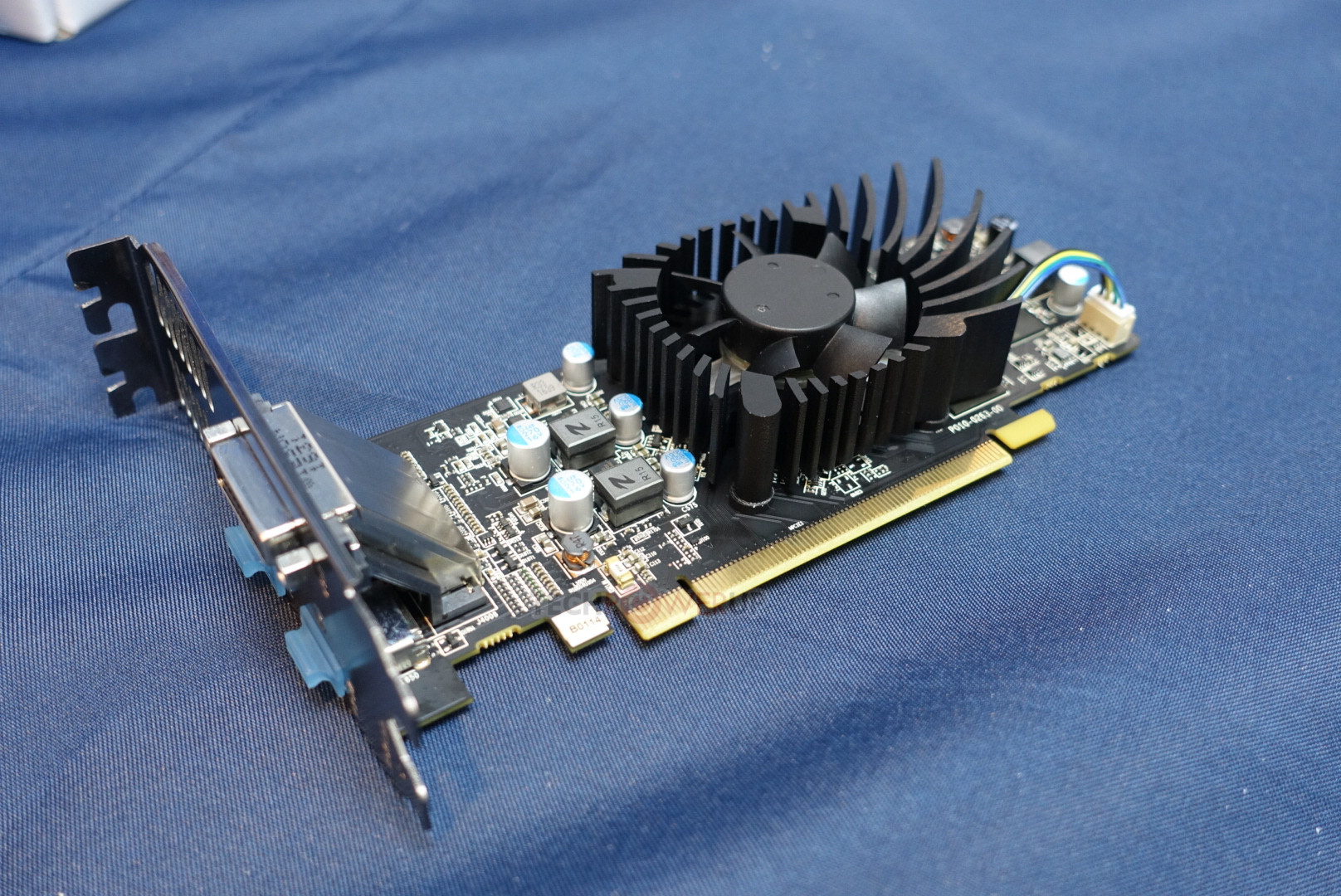 Immagine pubblicata in relazione al seguente contenuto: Sapphire presenta una video card Radeon RX 550 con connettore di uscita DVI-I | Nome immagine: news26428_Sapphire-Radeon-RX-550-DVI-I_1.jpg