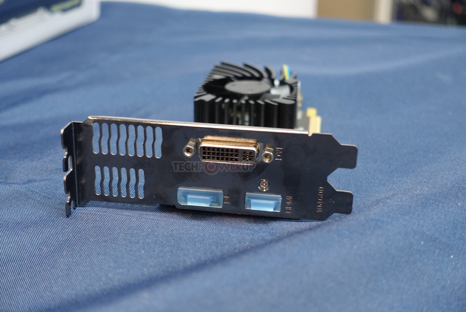 Immagine pubblicata in relazione al seguente contenuto: Sapphire presenta una video card Radeon RX 550 con connettore di uscita DVI-I | Nome immagine: news26428_Sapphire-Radeon-RX-550-DVI-I_2.jpg