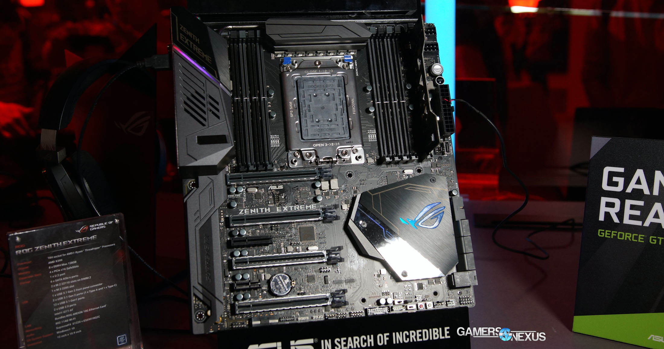 Immagine pubblicata in relazione al seguente contenuto: ASUS mostra la motherboard ROG Zenith Extreme per CPU AMD Threadripper | Nome immagine: news26462_ASUS-ROG-Zenith-Extreme_2.jpg