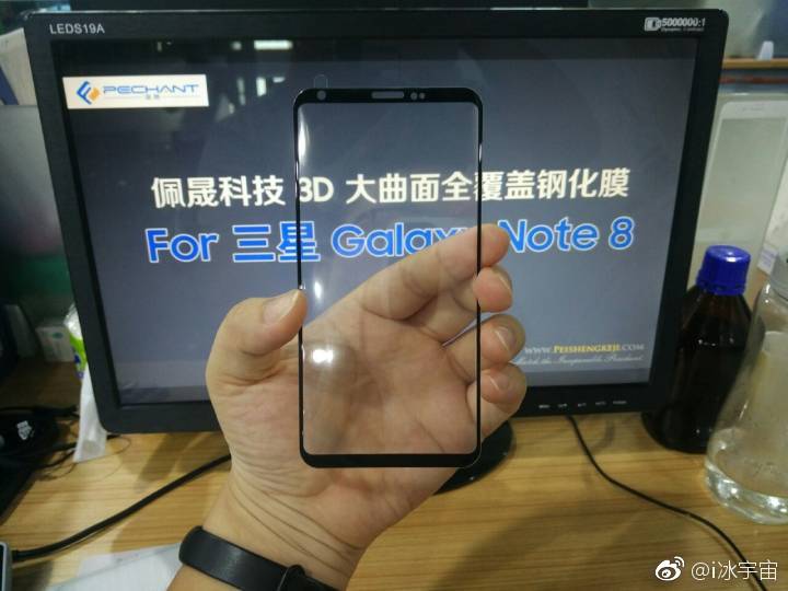 Media asset in full size related to 3dfxzone.it news item entitled as follows: Una foto leaked mostra il vetro di protezione del display del Galaxy Note 8 | Image Name: news26548_Samsung-Galaxy-Note-8-Glass-Leak_1.jpg