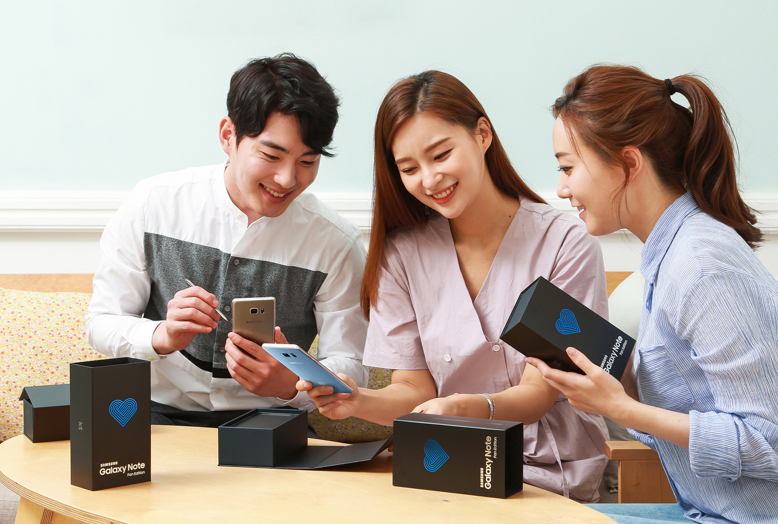 Immagine pubblicata in relazione al seguente contenuto: Samsung ripropone alcuni Galaxy Note7 come Galaxy Note Fan Edition | Nome immagine: news26623_Samsung-Galaxy-Note-Fan-Edition_1.jpg