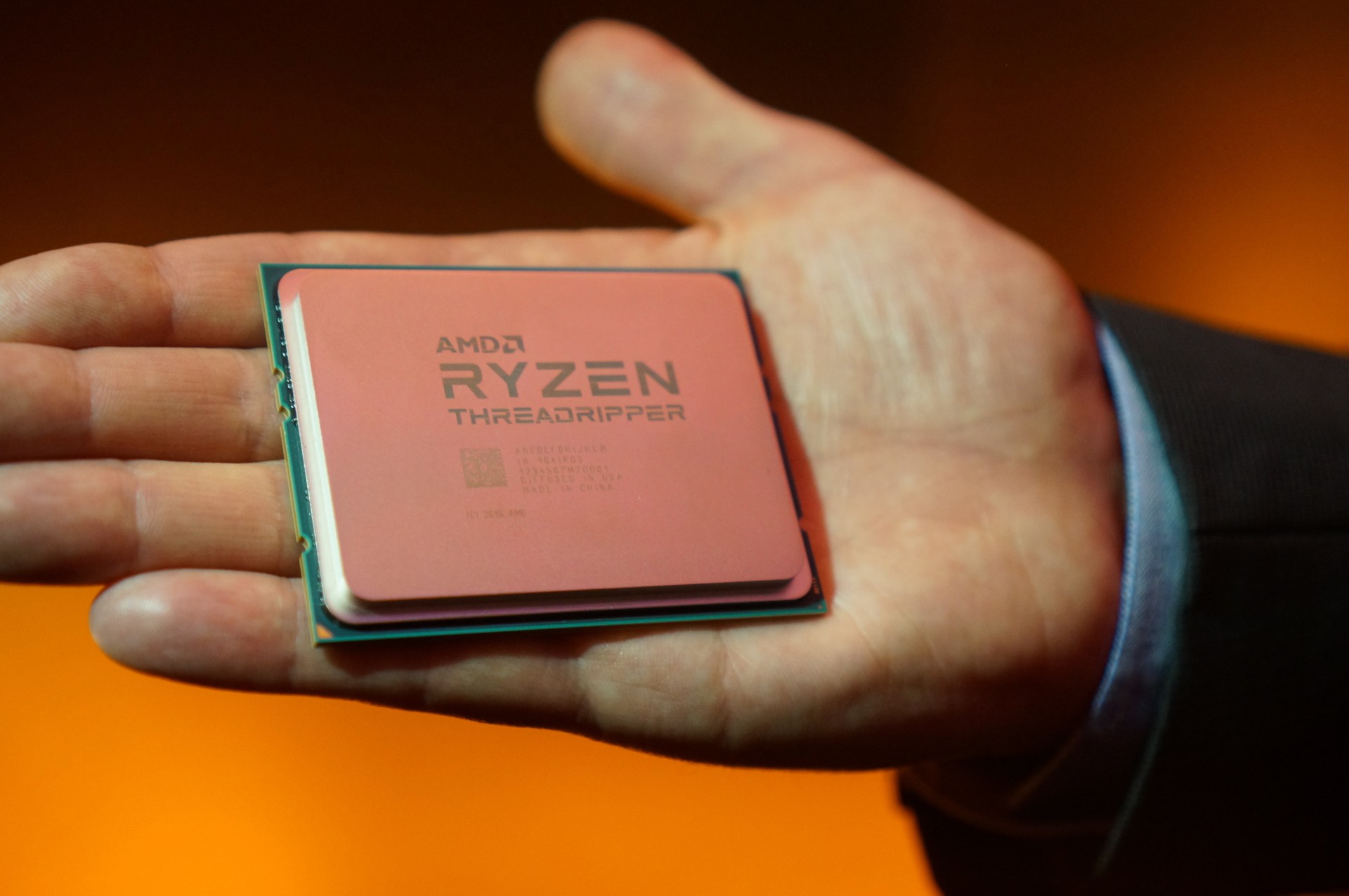 Media asset in full size related to 3dfxzone.it news item entitled as follows: Specifiche e prezzi delle CPU AMD Ryzen Threadripper 1950X e Threadripper 1920X | Image Name: news26673_AMD-Ryzen-Threadripper_1.jpg