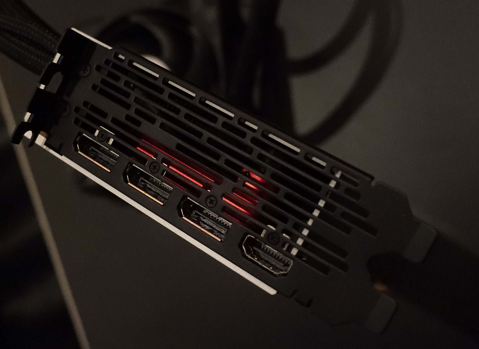 Immagine pubblicata in relazione al seguente contenuto: Photogallery della Radeon RX Vega e della Radeon RX Vega Watercooled Edition | Nome immagine: news26764_AMD-Radeon-RX-Vega_10.jpg