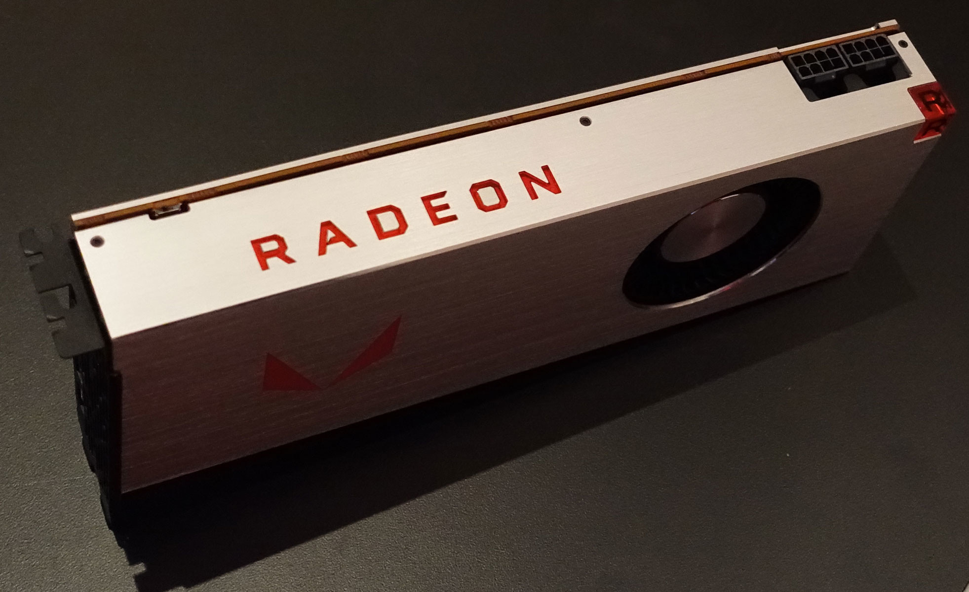 Immagine pubblicata in relazione al seguente contenuto: Photogallery della Radeon RX Vega e della Radeon RX Vega Watercooled Edition | Nome immagine: news26764_AMD-Radeon-RX-Vega_4.jpg