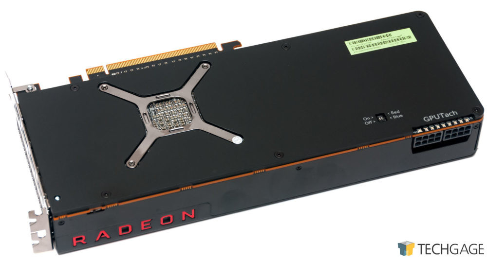 Immagine pubblicata in relazione al seguente contenuto: Photogallery focalizzata sull'unboxing di una video card Radeon RX Vega 64 | Nome immagine: news26831_AMD-Radeon-RX-Vega-64-Unboxing_3.jpg