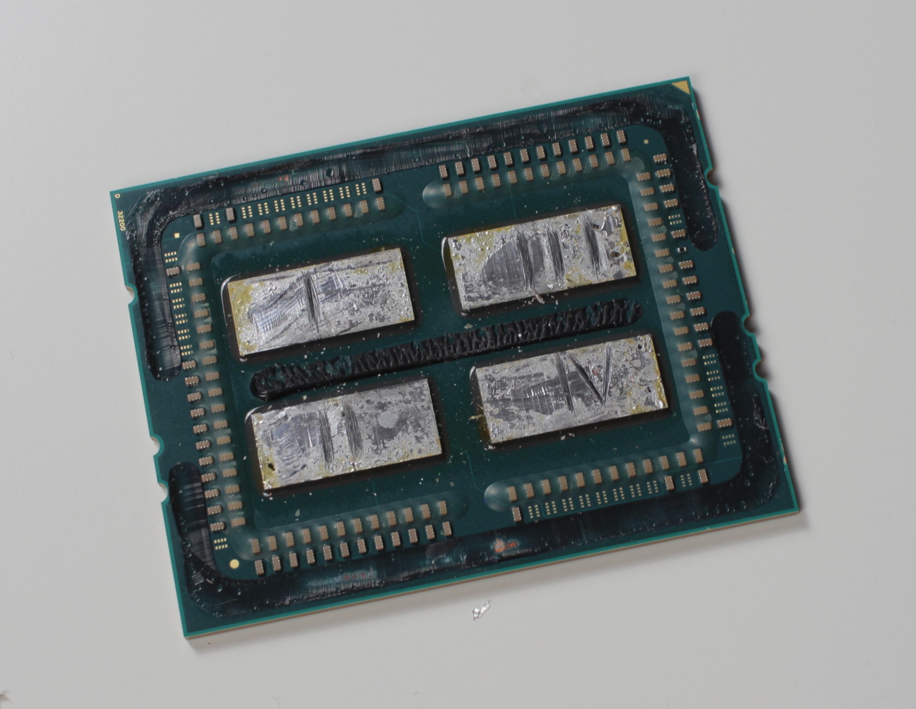 Immagine pubblicata in relazione al seguente contenuto: Una CPU AMD Ryzen Threadripper  stata de-lidded e de-packaged | Nome immagine: news27048_Ryzen-Threadripper-De-lidded-De-packged_2.jpg