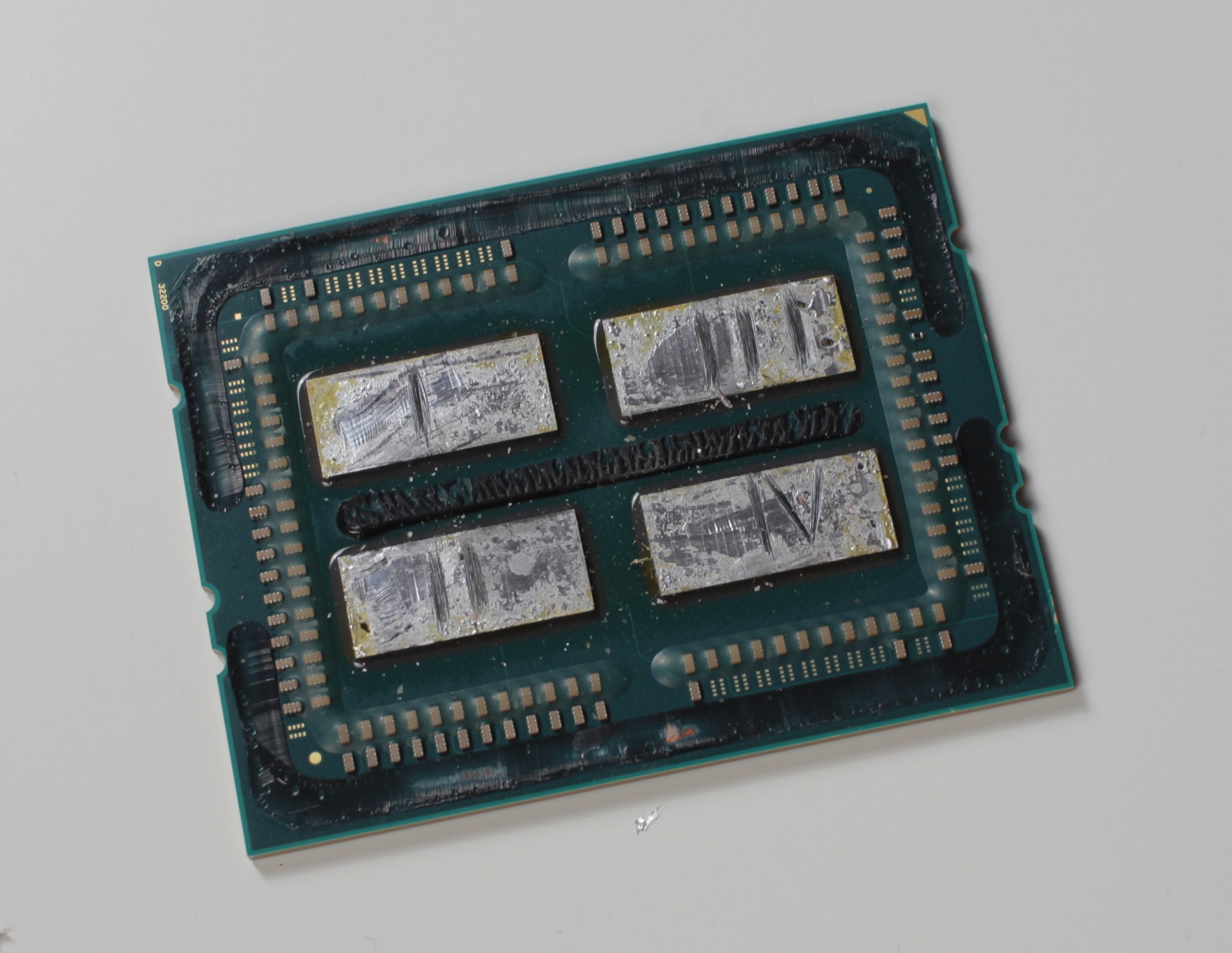 Media asset in full size related to 3dfxzone.it news item entitled as follows: Una CPU AMD Ryzen Threadripper  stata de-lidded e de-packaged | Image Name: news27048_Ryzen-Threadripper-De-lidded-De-packged_2.jpg