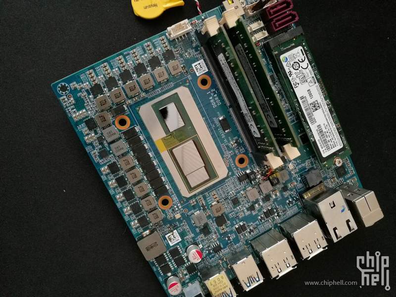 Immagine pubblicata in relazione al seguente contenuto: Foto di una motherboard Intel per NUC Hades Canyon dotata di GPU AMD Vega | Nome immagine: news27354_Intel-NUC-Hades-Canyon-AMD-Radeon-Vega_1.jpg