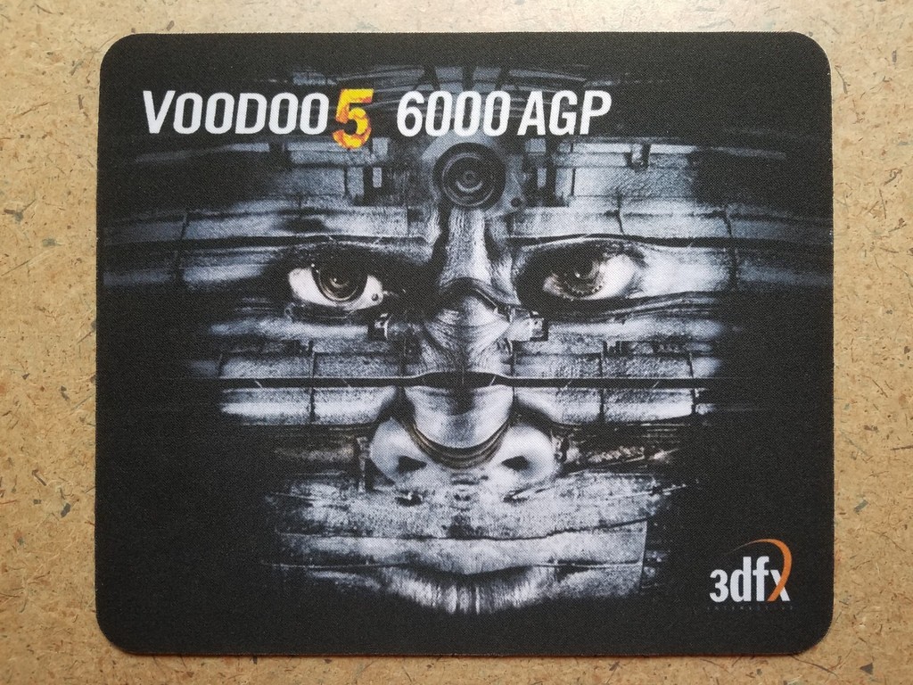 Immagine pubblicata in relazione al seguente contenuto: Photos of a video card 3dfx Voodoo5 6000 with its rare commercial box | Nome immagine: news27731_3dfx-Voodoo-5-6000_13.jpg