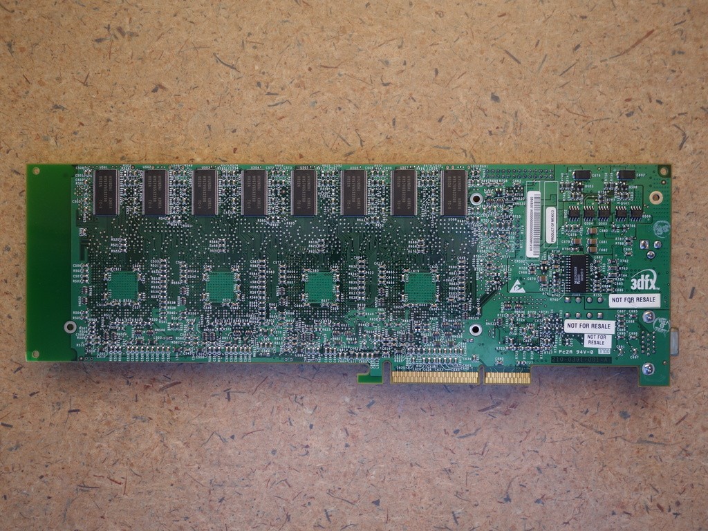 Immagine pubblicata in relazione al seguente contenuto: Photos of a video card 3dfx Voodoo5 6000 with its rare commercial box | Nome immagine: news27731_3dfx-Voodoo-5-6000_3.jpg