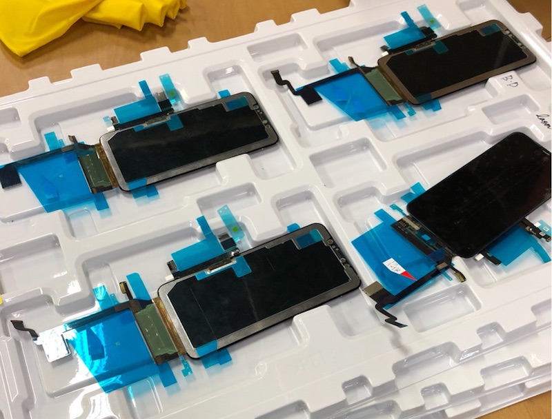 Immagine pubblicata in relazione al seguente contenuto: Foto leaked mostrano il display e il digitizer dell'iPhone X Plus di Apple | Nome immagine: news27918_Apple-iPhone-X-Plus-Digitizer-Display_2.jpg