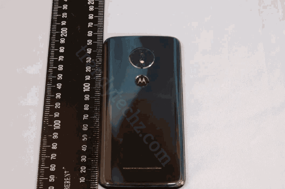 Immagine pubblicata in relazione al seguente contenuto: Foto leaked dello smartphone G6 Play con display bezel-less di Motorola | Nome immagine: news27954_Motorola-G6-Play_2.png