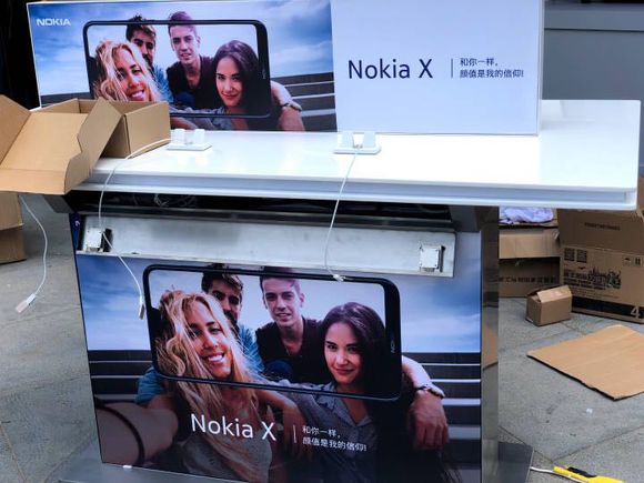 Immagine pubblicata in relazione al seguente contenuto: HMD Global mostra materiale promozionale dedicato allo smartphone Nokia X | Nome immagine: news28185_Nokia-X_1.jpg