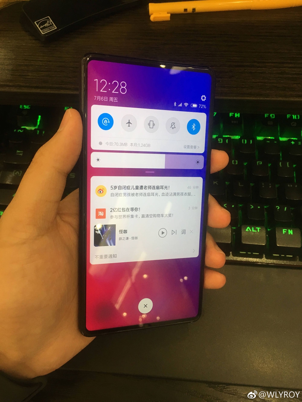 Media asset in full size related to 3dfxzone.it news item entitled as follows: Foto leaked dello smartphone Mi MIX 3 di Xiaomi con display bezel-less | Image Name: news28426_Xiaomi-Mi-MIX-3_1.jpg