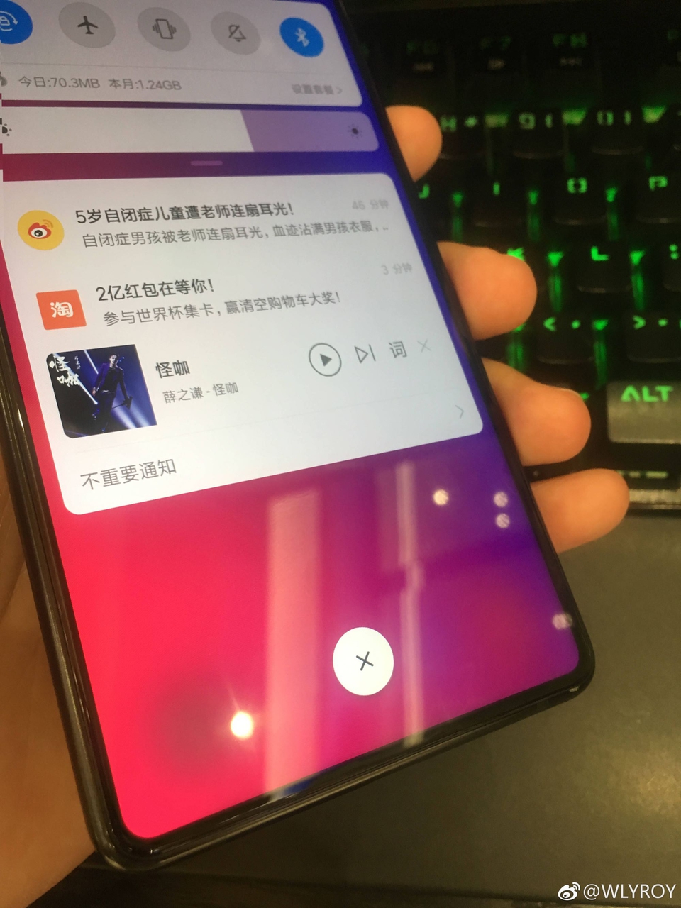 Media asset in full size related to 3dfxzone.it news item entitled as follows: Foto leaked dello smartphone Mi MIX 3 di Xiaomi con display bezel-less | Image Name: news28426_Xiaomi-Mi-MIX-3_2.jpg