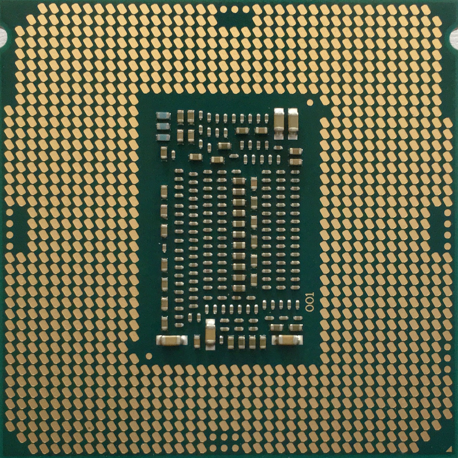 Immagine pubblicata in relazione al seguente contenuto: Intel lancia i processori Xeon E-2100 per workstation entry-level potenti | Nome immagine: news28448_Intel-Xeon-E-2100_3.jpg