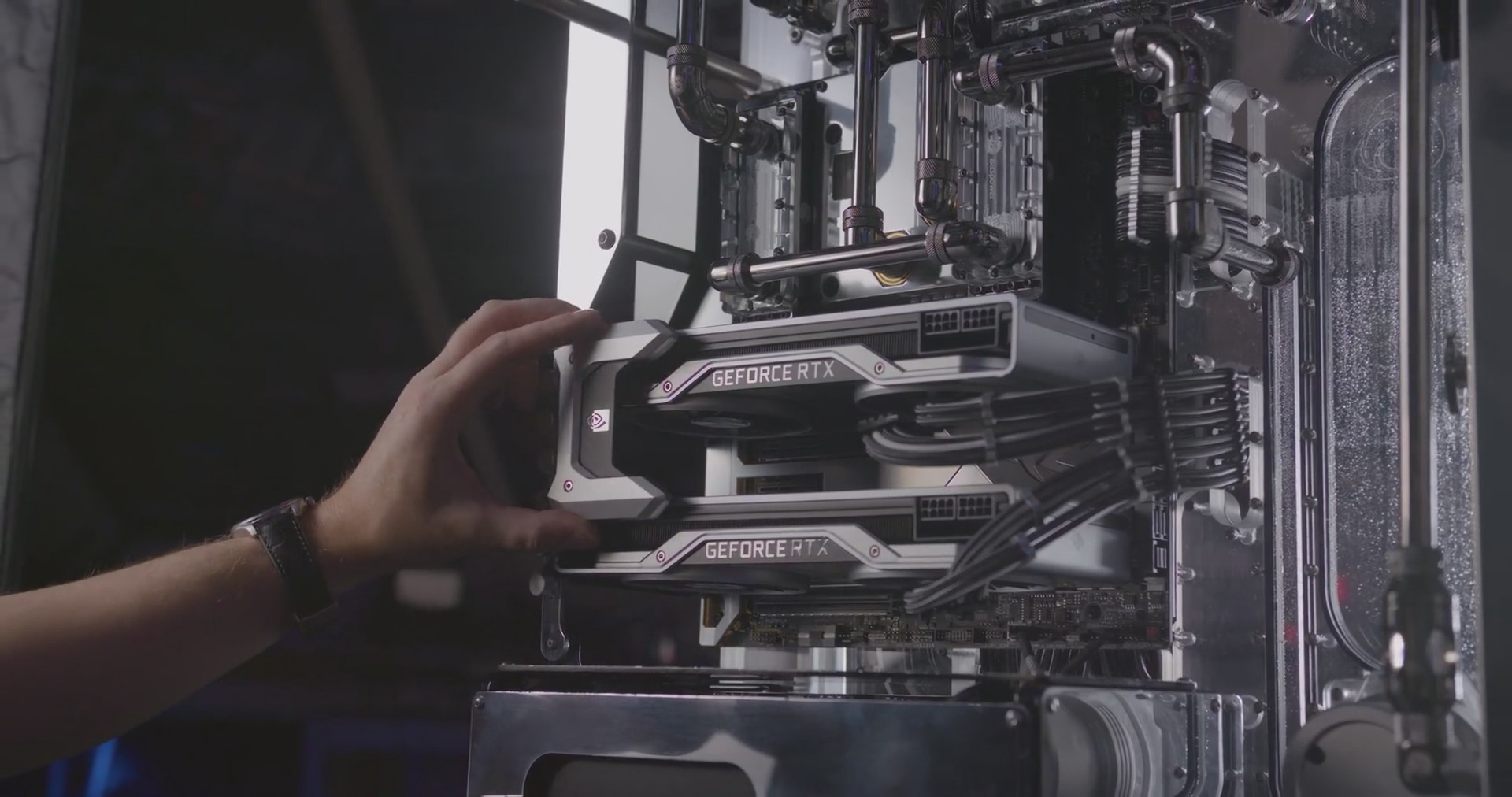 Immagine pubblicata in relazione al seguente contenuto: GeForce Garage: ecco il primo PC modded con due GeForce RTX 2080 Ti | Nome immagine: news28630_GeForce-Garage-Turing-L3p-Spectre-feat-GeForce-RTX-2080-Ti_1.jpg