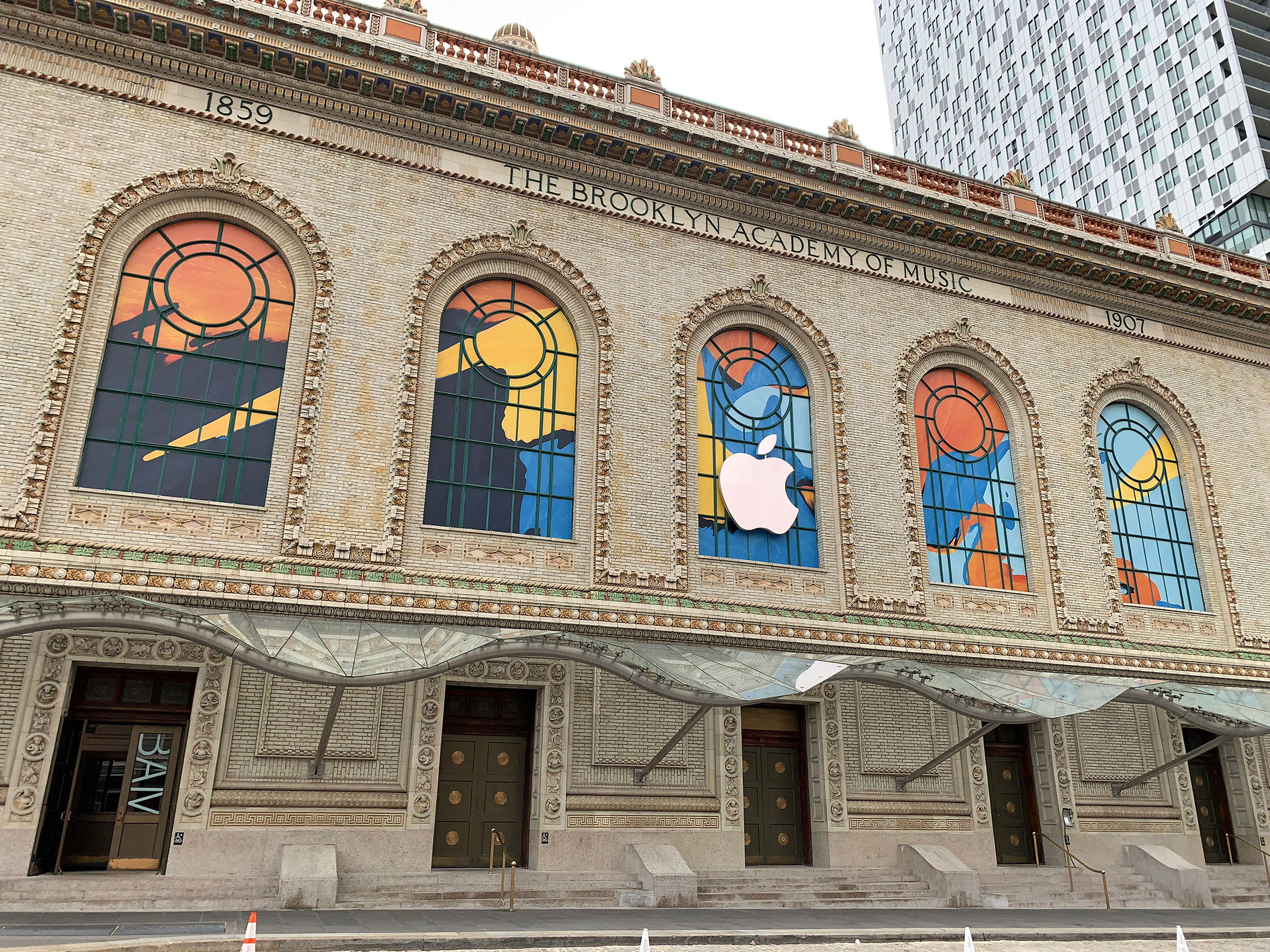 Immagine pubblicata in relazione al seguente contenuto: Apple prepara il lancio dei nuovi iPad Pro presso la Brooklyn Academy of Music | Nome immagine: news28901_Brooklyn-Academy-of-Music-New-York-US_1.jpg