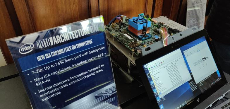 Immagine pubblicata in relazione al seguente contenuto: Architecture Day 2018: Intel mostra il prototipo di un sistema con CPU Sunnycove | Nome immagine: news29056_Intel-Sunnycove-Teaser_1.jpg