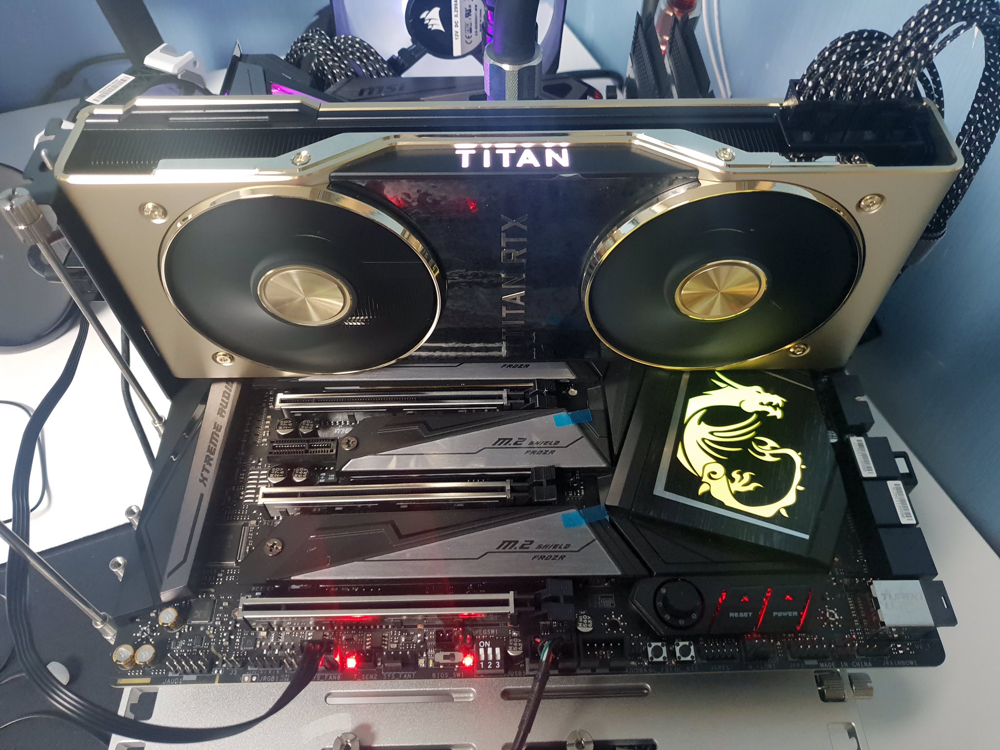 Immagine pubblicata in relazione al seguente contenuto: La TITAN RTX di NVIDIA testata con 3DMark Fire Strike dopo overclocking | Nome immagine: news29080_NVIDIA-TITAN-RTX_1.jpg