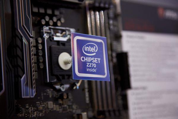 Immagine pubblicata in relazione al seguente contenuto: Intel potrebbe lasciare il business della produzione di chip per conto di terzi | Nome immagine: news29081_Intel-Chip-Making_1.jpg