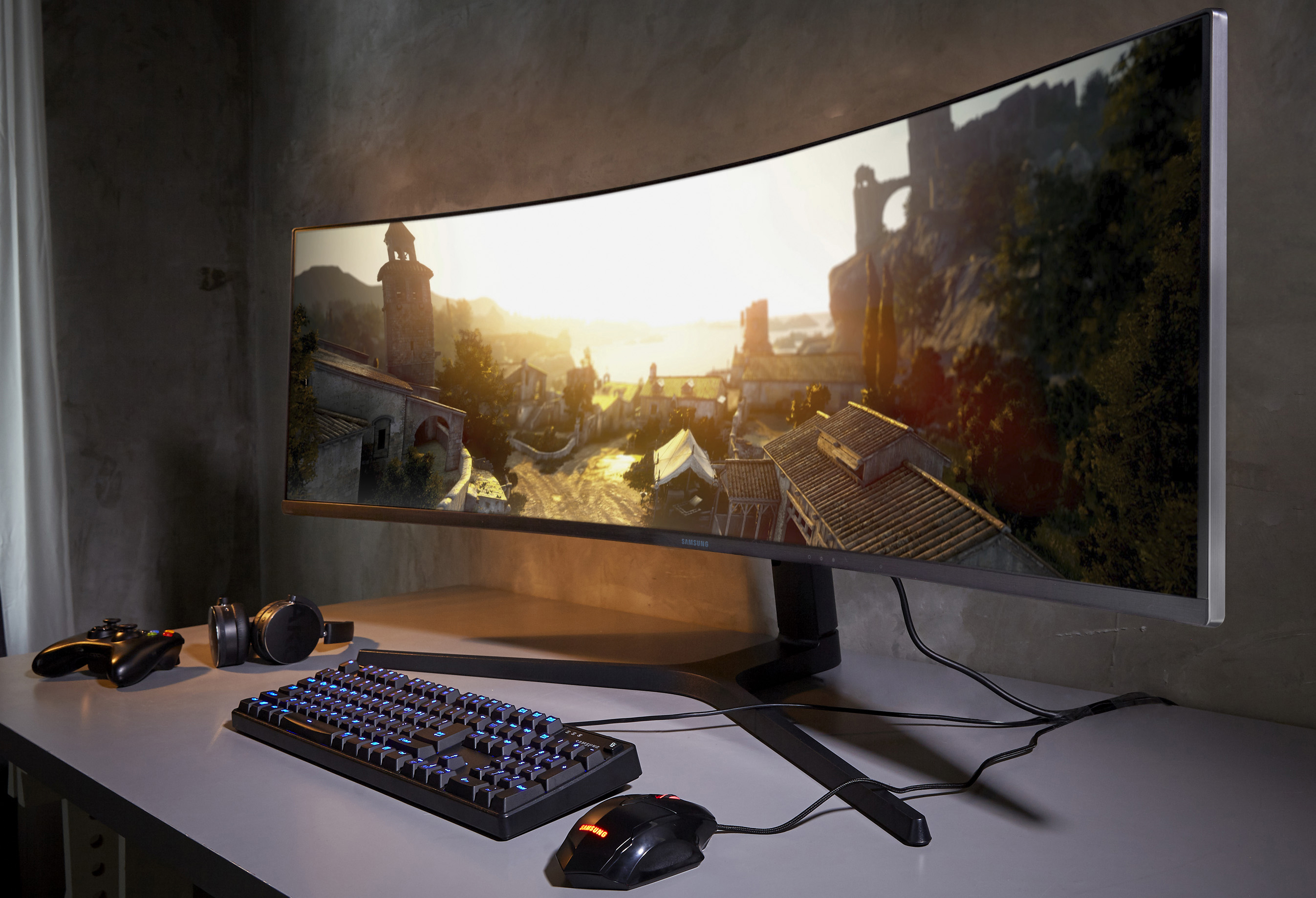 Immagine pubblicata in relazione al seguente contenuto: In arrivo da Samsung il gaming monitor CRG9 con schermo curvo da 49-inch | Nome immagine: news29126_Samsung-CRG9_1.jpg