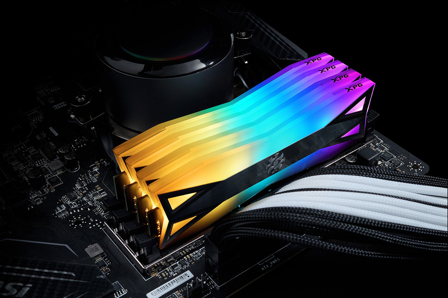 Immagine pubblicata in relazione al seguente contenuto: ADATA lancia i moduli di memoria RAM DDR4 RGB XPG SPECTRIX D60G | Nome immagine: news29489_XPG-SPECTRIX-D60G-DDR4_2.jpg