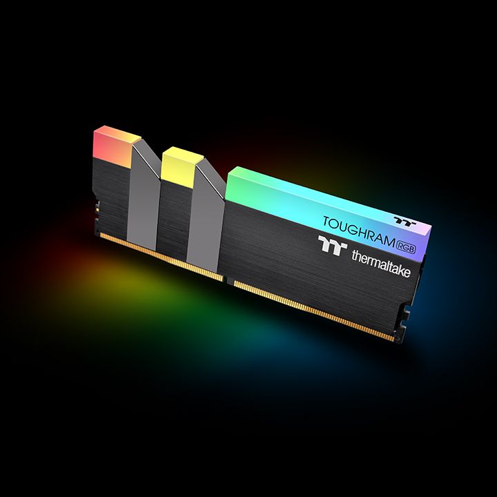 Immagine pubblicata in relazione al seguente contenuto: Thermaltake lancia i moduli di memoria DDR4 TOUGHRAM e TOUGHRAM RGB | Nome immagine: news29642_Thermaltake-TOUGHRAM-RGB_1.jpg