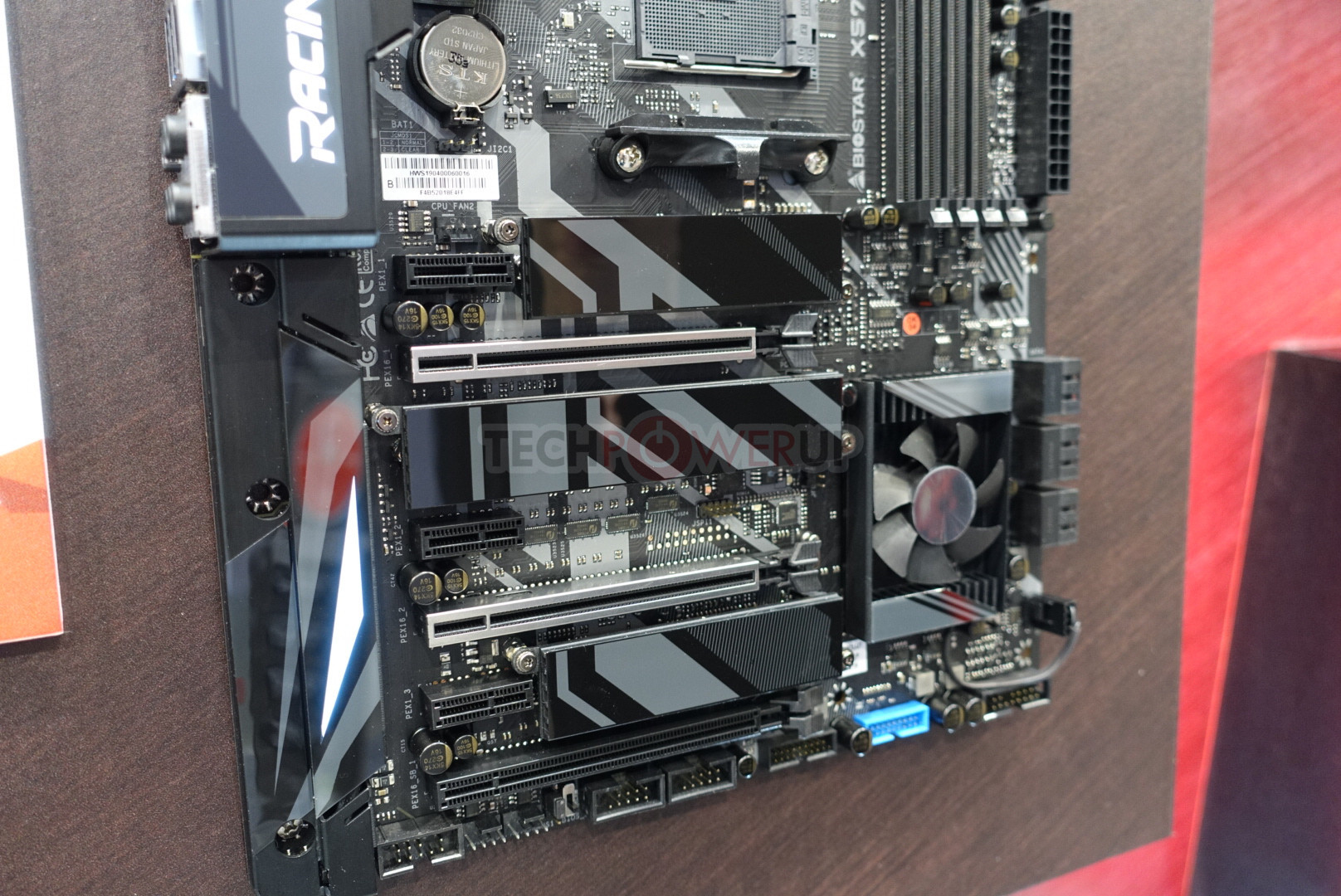 Immagine pubblicata in relazione al seguente contenuto: Biostar presenta la gaming motherboard Racing X570GT8 per AMD Ryzen 3000 | Nome immagine: news29644_Biostar-Racing-X570GT8_2.jpg