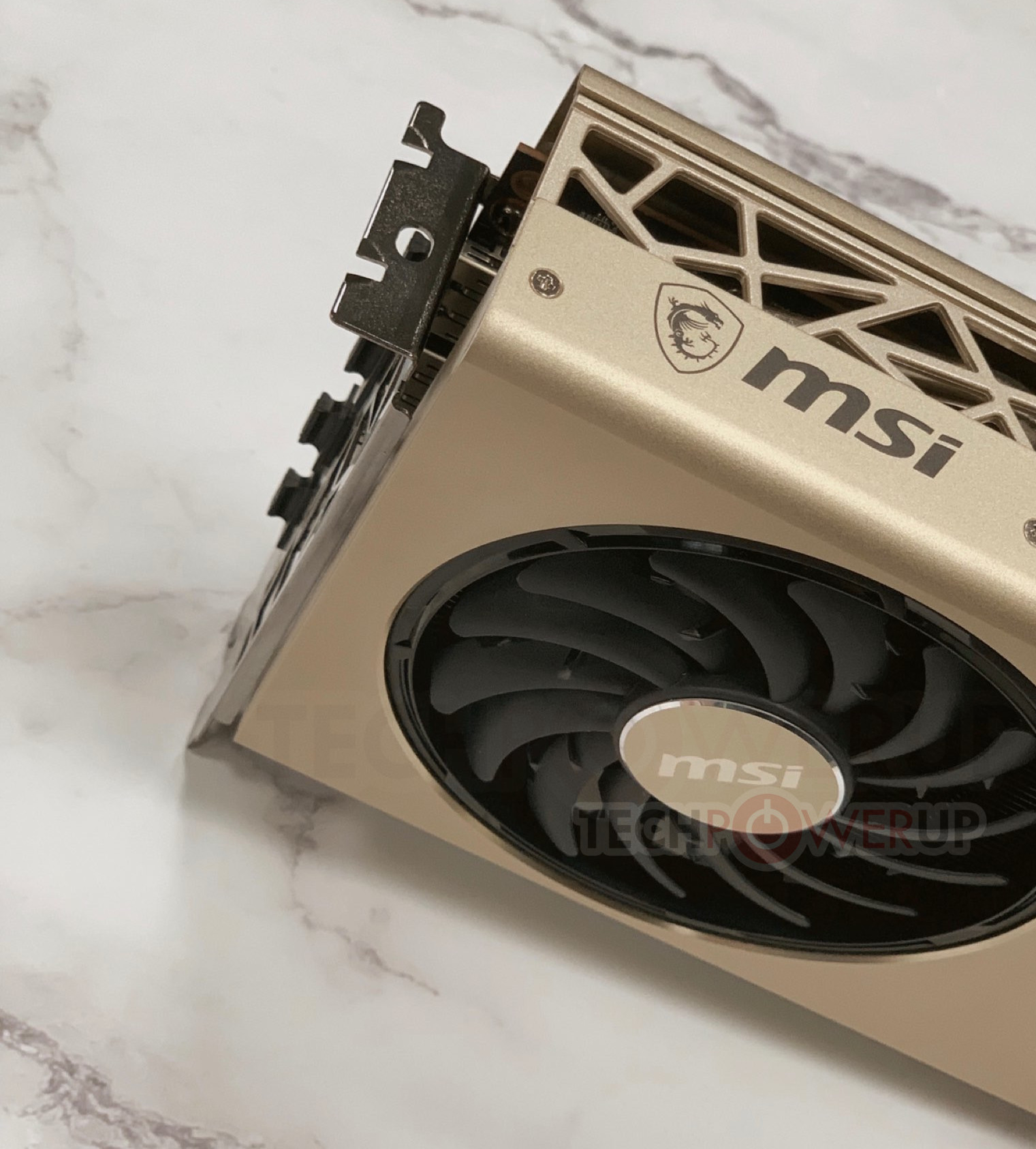 Immagine pubblicata in relazione al seguente contenuto: Foto della video card non reference Radeon RX 5700 XT EVOKE di MSI | Nome immagine: news29855_MSI-Radeon-RX-5700-XT-EVOKE_1.jpg