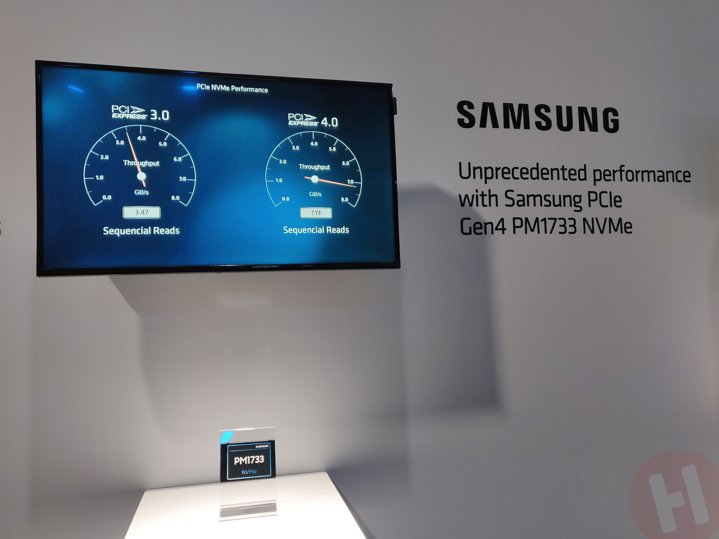 Immagine pubblicata in relazione al seguente contenuto: Samsung mostra il drive a stato solido SSD PM1733 NVMe per bus PCI Express 4.0 | Nome immagine: news29863_SSD-Samsung-PM1733_3.jpg