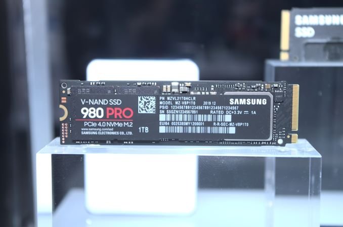 Immagine pubblicata in relazione al seguente contenuto: Samsung mostra il drive a stato solido NVMe M.2 flag-ship 980 PRO | Nome immagine: news30331_Samsung-980-PRO_1.jpg