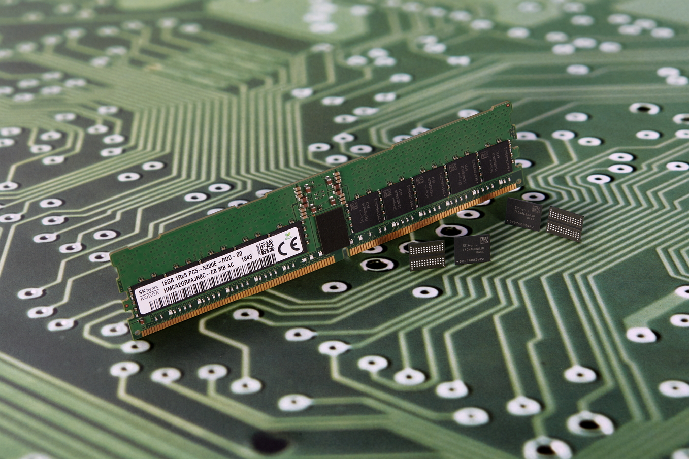 Immagine pubblicata in relazione al seguente contenuto: SK hynix esalta le potenzialit delle memorie DDR5 rispetto alle attuali DDR4 | Nome immagine: news30620_SK-hynix-DDR5_1.jpg