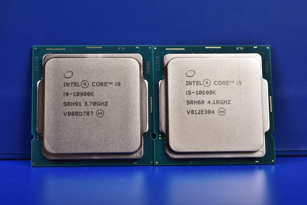 Immagine pubblicata in relazione al seguente contenuto: Foto delle CPU Core di decima generazione Intel Core i9-10900K e Core i5-10600K | Nome immagine: news30725_Intel-Core-i9-10900K-Core-i5-10600K_2.jpg