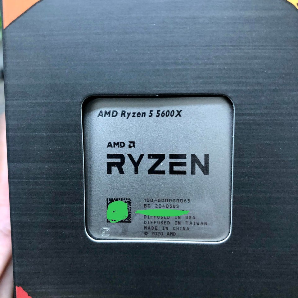 Immagine pubblicata in relazione al seguente contenuto: Foto e benchmark con CPU-Z del processore Zen 3 Ryzen 5600X di AMD | Nome immagine: news31281_AMD-Ryzen-5600X_1.jpg