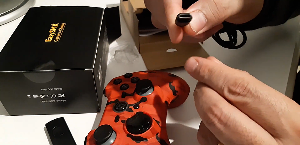 Immagine pubblicata in relazione al seguente contenuto: Unboxing e considerazioni sul game controller wireless EasySMX ESM-9101 2.4G | Nome immagine: news31385_EasySMX-ESM-9101-2.4G_3.png