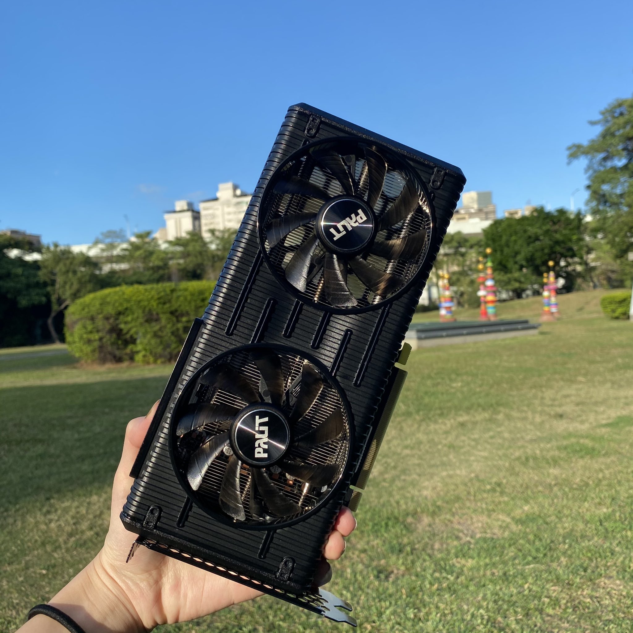 Immagine pubblicata in relazione al seguente contenuto: Palit pubblica una galleria fotografica della GeForce RTX 3060 Ti Dual | Nome immagine: news31474_Palit-GeForce-RTX-3060-Ti-Dual_1.jpg