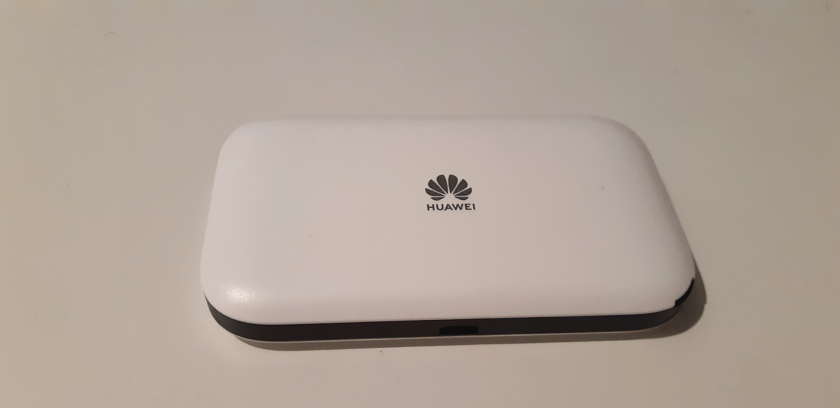 Immagine pubblicata in relazione al seguente contenuto: Unboxing e considerazioni sul router Huawei 4G Mobile WiFi (E5576-320) | Nome immagine: news31539_Unboxing-Huawei-4G-Mobile-WiFi-Router-E5576-320_2.png
